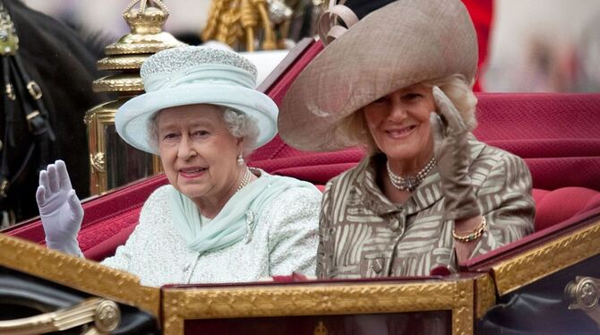 Königin Elizabeth II. und Herzogin Camilla