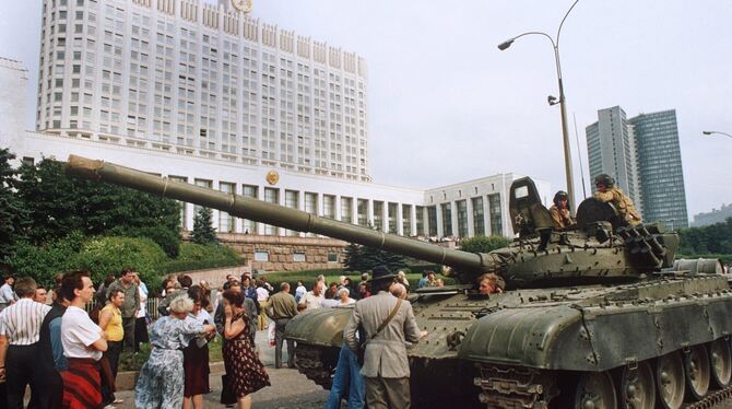 Panzer in Moskau: dramatische Tage beim Putsch gegen Michail Gorbatschow am 19. August 1991.  FOTO: TASS/DPA