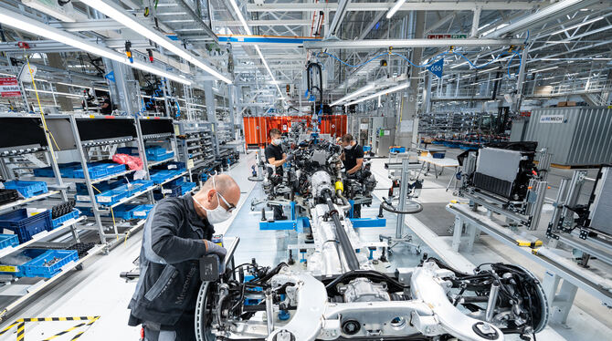 Mit der »Factory 56« hat Daimler 2020 in Sindelfingen ein komplett digitalisiertes und vernetztes Werk eröffnet. FOTO: STEIN/DPA