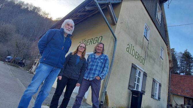 Leo Klimmer, Elisabeth Wolf und Matt Hafner vom Verein Albergo. Ein alter Hof in Hausen ist Dreh- und Angelpunkt für erlebnispäd