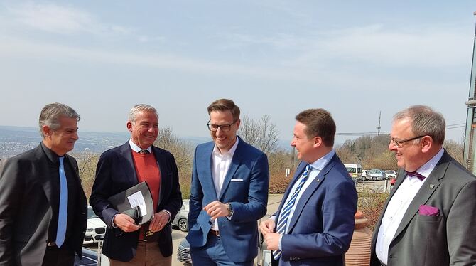 Innenminister Thomas Strobl (CDU) auf der Achalm. Von links: Moderator Rainer Knauer, Strobl, Robin Morgenstern, Regionalchef de