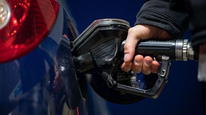 Sprit bleibt teuer