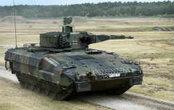600 Schützenpanzer, davon knapp 400 Marder, die Stück um Stück ausgemustert werden, und 200 Nachfolgepanzer Puma (Foto). Weitere