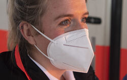 Besucher in den Kreiskliniken müssen weiter Maske tragen sowie einen negativen Coronatest mitbringen.  FOTO: ROESSLER/DPA