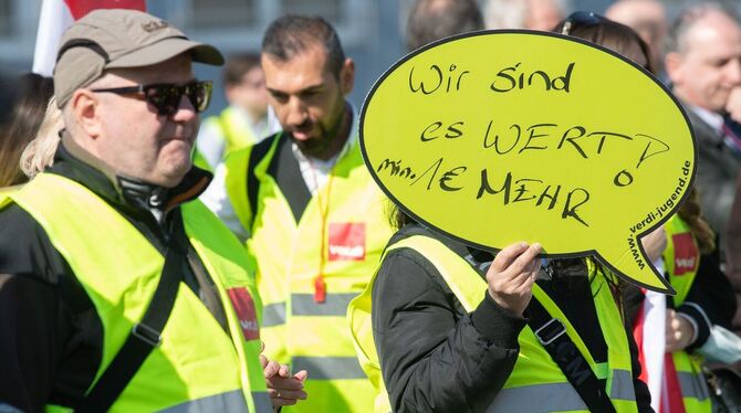 Warnstreiks von Sicherheitspersonal