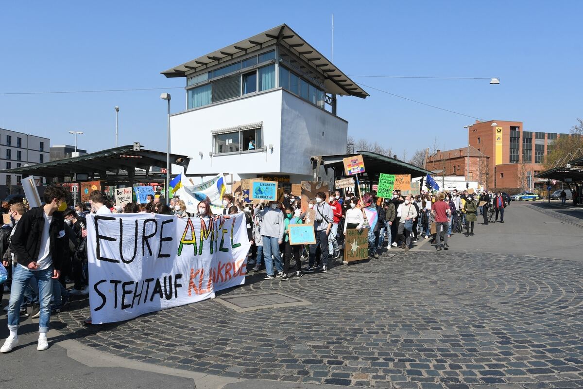 fridaysforfuture_250322_zen_11