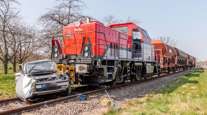 Tödlicher Unfall am Bahnübergang