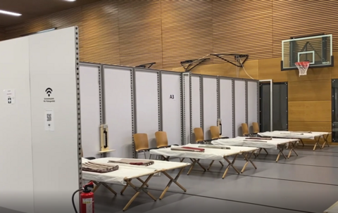 Flüchtlingsunterkunft: So sieht es jetzt in der Pfullinger Schönberghalle aus