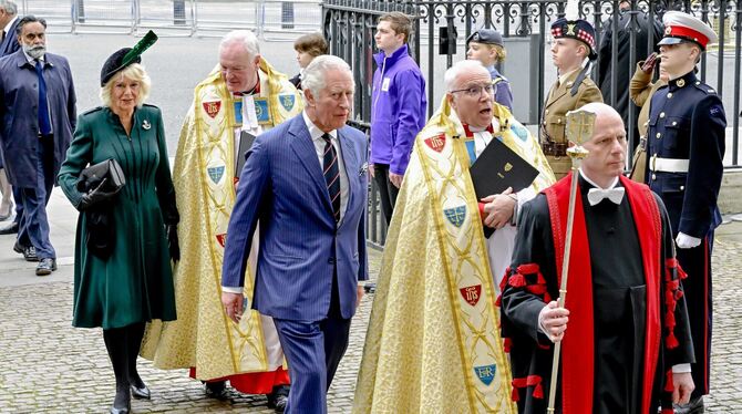Charles (2. Reihe, links), Prince of Wales, und seine Frau Camilla (3. Reihe, links), Herzogin von Cornwall, treffen zu einem G