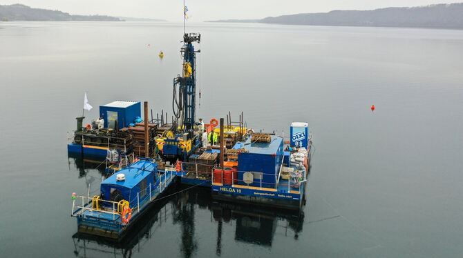 Probebohrungen für das Projekt »Zukunftsquelle. Wasser für Generationen« der Bodensee-Wasserversorgung auf einer schwimmenden P