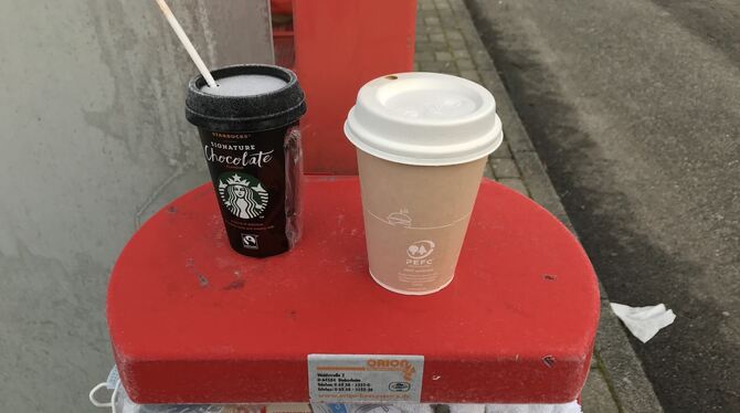 Steuer auf Pappbecher, Einweggeschirr und Pizzakartons: Tübingen wollte damit die Müllberge verkleinern. Nach dem Urteil ist fra Steuer auf Pappbecher, Einweggeschirr und Pizzakartons: Tübingen wollte damit die Müllberge verkleinern. Nach dem Urteil ist fra