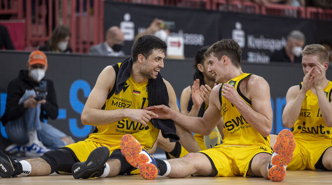 Anders als Mateo Seric (links) hat Kapitän Gianni Otto seinen Vertrag bei den Tigers schon verlängert.  FOTO: DUDDEK/EIBNER