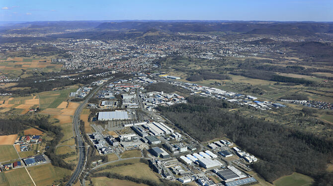 Eine Agrarfläche nahe der Gemarkungsgrenze zu Reutlingen und dem Industriegebiet Mark West ist eventuell eine Option für den neu Eine Agrarfläche nahe der Gemarkungsgrenze zu Reutlingen und dem Industriegebiet Mark West ist eventuell eine Option für den neu