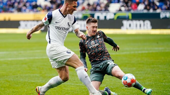 Bochums Sebastian Polter (l) und Hoffenheims Angelo Stiller Bochums Sebastian Polter (l) und Hoffenheims Angelo Stiller