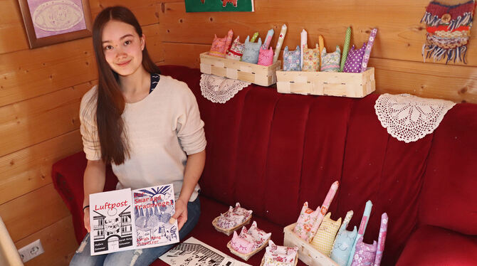 Die 15-jährige Sarah Rong Schweizer aus Gomadingen ist sehr kreativ und hat mit »Lauterkatz« ein eigenes Label gegründet.  FOTO:
