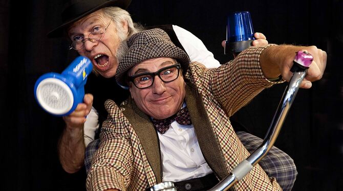 Gerald Ettwein als Herr Wunderle (links) und Dieter von Au als Mamfred kommen zum Auftakt der Reihe. FOTO: MATTHIAS KNODEL Gerald Ettwein als Herr Wunderle (links) und Dieter von Au als Mamfred kommen zum Auftakt der Reihe. FOTO: MATTHIAS KNODEL