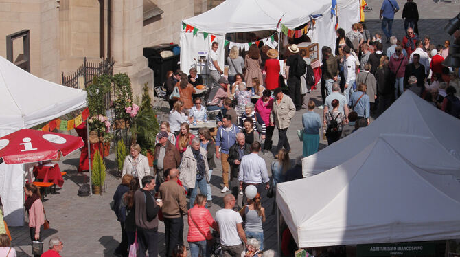 Auf dem Platz vor der Marienkirche ist ab Freitag Toskanischer Markt. FOTO: BAUR