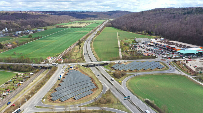 Die »Lustnauer Ohren«: Neun lange Jahre hat’s gebraucht, bis Tübingen dort eine Solar-anlage bauen durfte.  LUFTBILD: GROHE