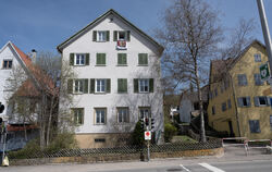 In das alte Schulhaus in Talheim in der Steinlachstraße 32 müsste die Stadt 400 000 Euro investieren, um es fit für die Flüchtli
