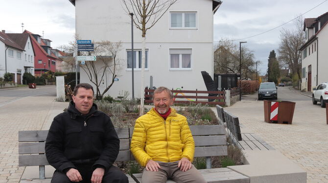 Die beiden Gartenpaten Andreas Walker und Peter Brauchle (von links). FOTOS: WALDERICH