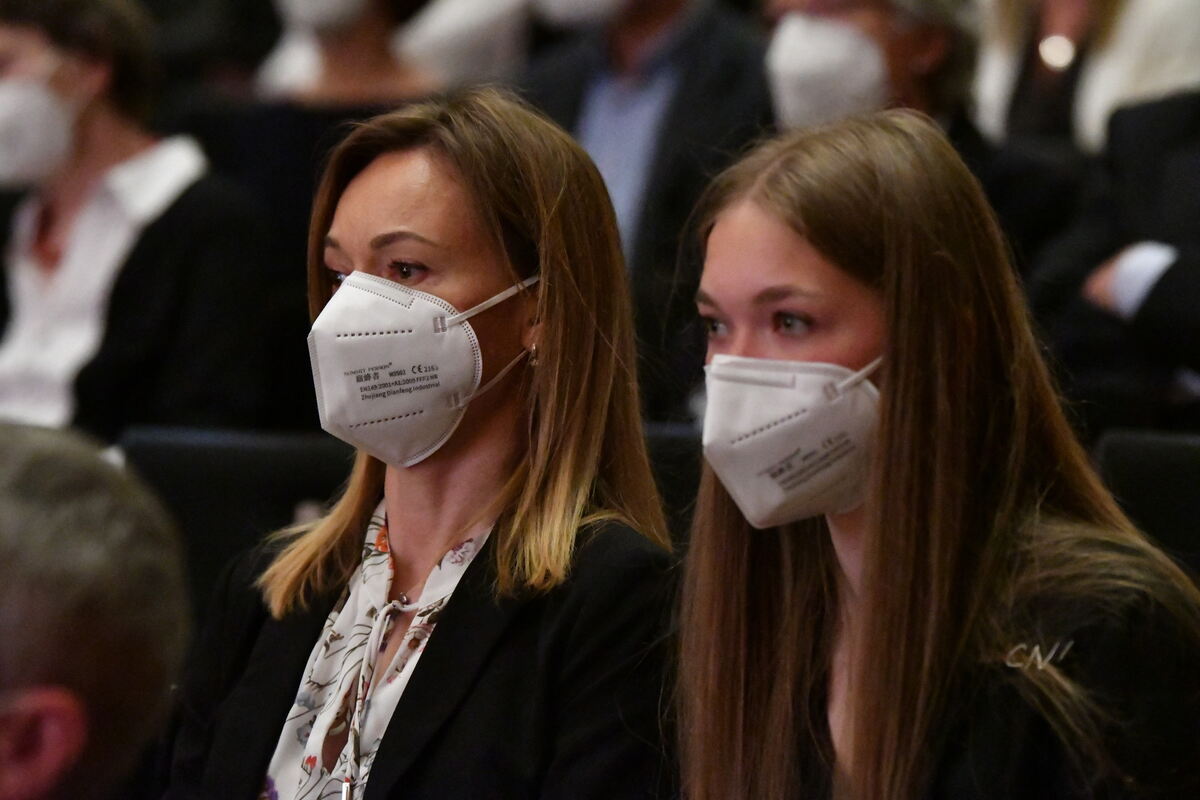 Rechts die Ukrainerin die am Donnerstag in der Stadthalle 17 Jahre alt wurde FOTO MEYER_0751