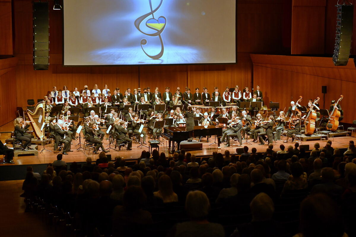 Bühnengesamtbild mit halbem Notenschlüssel FOTO MEYER0756