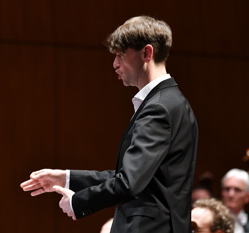 Chorleiter in Aktion FOTO MEYER 0685