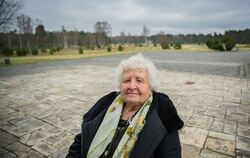 Holocaust-Überlebende besucht KZ Bergen-Belsen