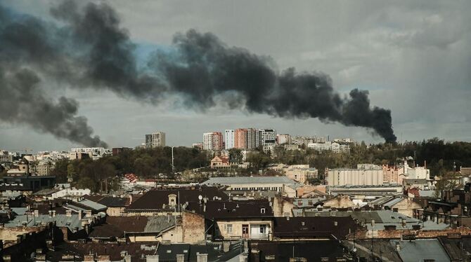 Rauch über Lwiw