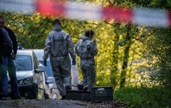 Kriminaltechniker der Polizei im Einsatz an einem Leichenfundort im Kreis Esslingen.