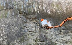 Autobahn 8 wegen Felssturzgefahr gesperrt