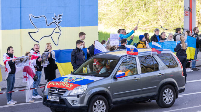 Auch in Reutlingen soll es am Samstagnachmittag einen pro-russischen Autokorso geben. Unser Archivfoto entstand in Lörrach. FOTO