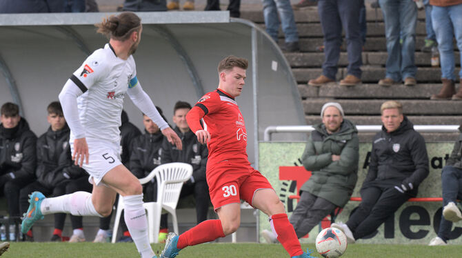 Zuletzt in starker Form: Frederik Schumann (rotes Trikot) vom SSV Reutlingen.
