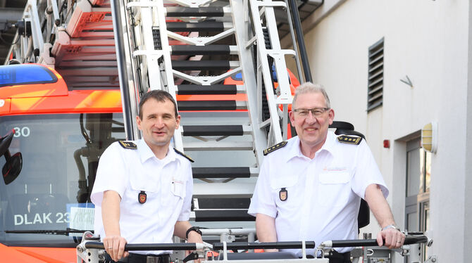 Zwei Chefs, die sich sichtbar gut verstehen. Gemeinsam arbeiten Reutlingens Feuerwehrkommandant Michael Reitter (links) und sein