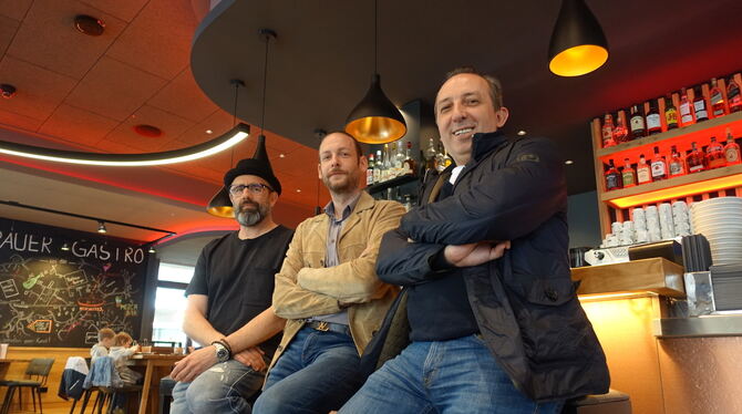 Andrea Pinna (rechts) und Harald Stoll bilden das RGI-Führungsduo, nachdem Uwe Grauer (links) den Vorsitz abgegeben hatte.  FOTO