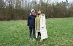 Antje Oswald (links) und Teresa Mavridis haben den Verein Die Ameisen − Naturkindergarten Pliezhausen gegründet. Anfang April ze
