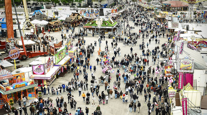 Viele Schausteller sind mit dem Frühlingsfest light zufrieden. FOTO: IANNONE/LICHTGUT Viele Schausteller sind mit dem Frühlingsfest light zufrieden. FOTO: IANNONE/LICHTGUT