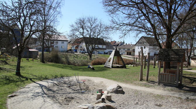Der Kindergarten auf dem Areal des MVZ zieht an den Ortsrand. FOTO: OECHSNER