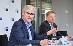 Martin Wansleben (links), Hauptgeschäftsführer des Deutschen Industrie- und Handelskammertags, zu Besuch in Reutlingen. Mit Wolf