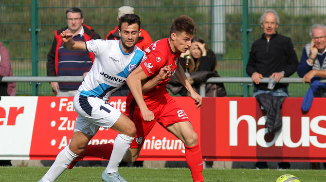 Riccardo Gorgoglione (links) im Duell mit Tim Schwaiger.