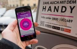  Ob auf dem Parkplatz, im Einkaufscenter oder im Hofladen: In der Schweiz bezahlen immer mehr Menschen mit der Twint-App.  FOTO: