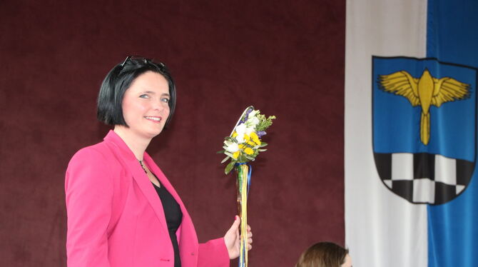 Jetzt ist Anja Sauer offiziell Bürgermeisterin von Römerstein. Am Freitagabend ist sie in Böhringen vereidigt worden. Die Schäfe