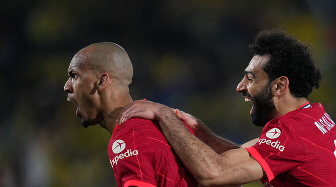 Feiern den Finaleinzug: Fabinho (links) und Mohamed Salah.  FOTO: MAGMA/WITTERS