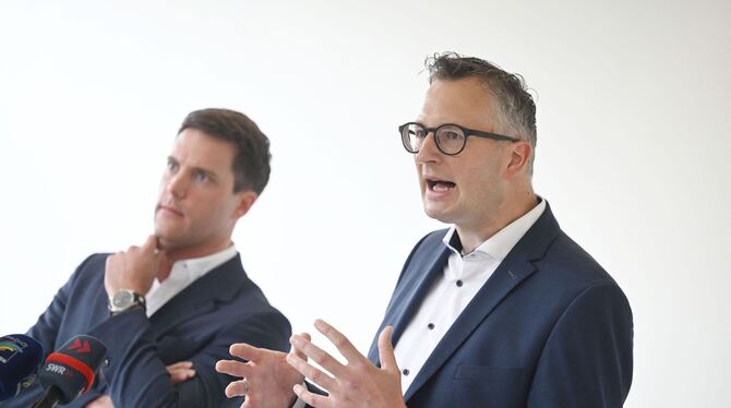 Grünen- und CDU-Fraktion zu Bilanz ein Jahr Grün-Schwarz Grünen- und CDU-Fraktion zu Bilanz ein Jahr Grün-Schwarz