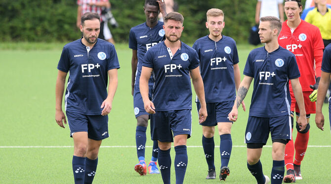 Eine Niederlage wie im WFV-Pokal Ende Juni soll’s für die Mannschaft des (rotgesperrten) Spielertrainers Yasin Yilmaz (links) un