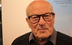 Volker Schlöndorff (83) ist mit seinem Dokumentarfilm »Der Waldmacher« quer durch Deutschland unterwegs.