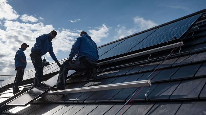 Montage Photovoltaik auf Dach