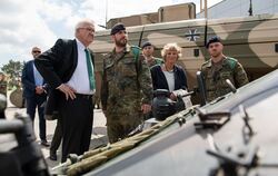 Ministerpräsident Kretschmann besucht Albkaserne