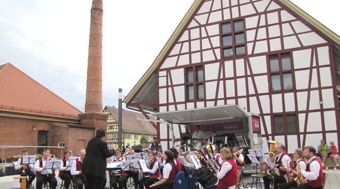 Platzkonzert des Musikvereins in Walddorfhäslach. FOTO: MÜLLER