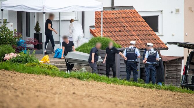 Polizei: Mann tötet Frau, Tochter und sich selbst Polizei: Mann tötet Frau, Tochter und sich selbst